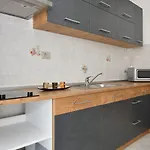 Spacious Mary With Terrace Apartment