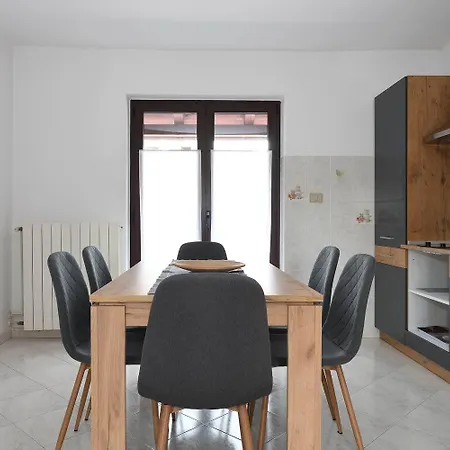 Spacious Mary With Terrace روفينج