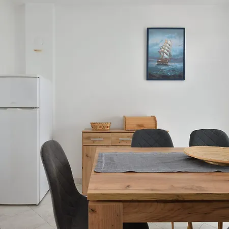 Spacious Mary With Terrace