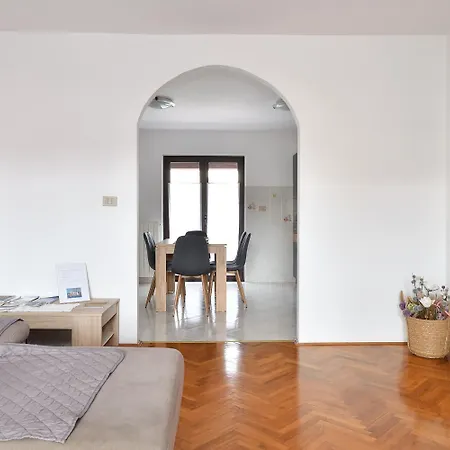 Spacious Mary With Terrace דירה