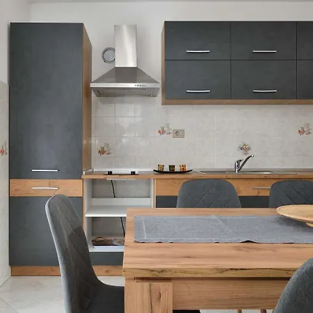 Spacious Mary With Terrace דירה *