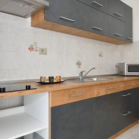 Spacious Mary With Terrace דירה