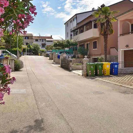 Spacious Mary With Terrace