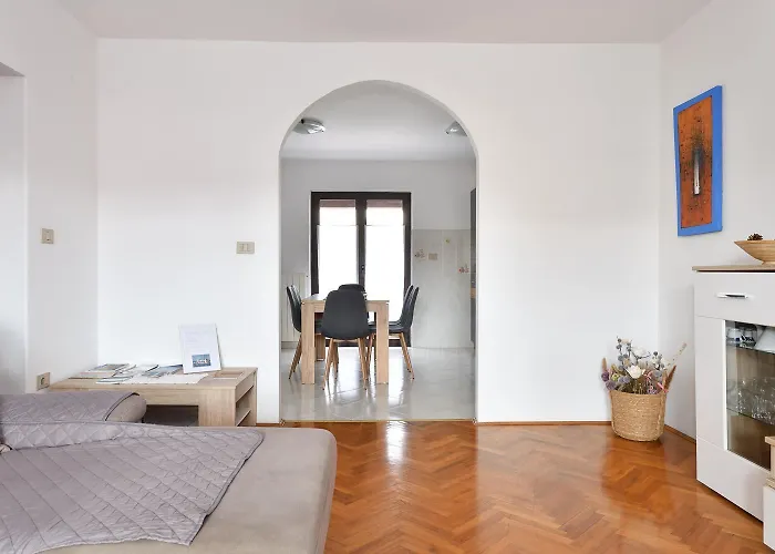 Spacious Mary With Terrace Apartamento