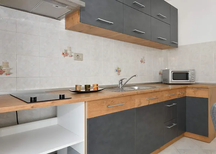 Spacious Mary With Terrace Apartamento