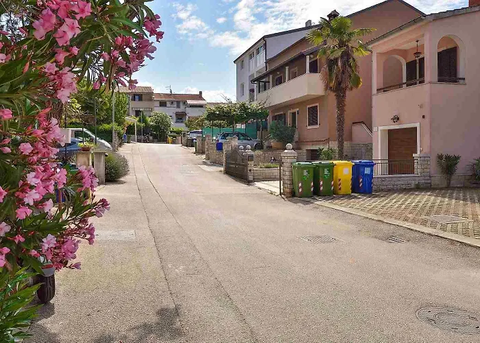 Spacious Mary With Terrace