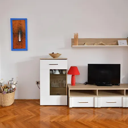 Spacious Mary With Terrace