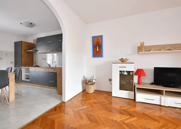 Spacious Mary With Terrace * 로비니