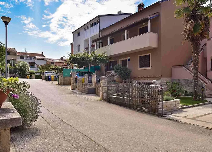 Spacious Mary With Terrace *